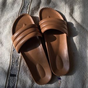 Beatrice Valenzuela Tobacco Sandalia